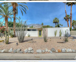 645 S Canon Dr in Palm Springs, CA - Building Photo