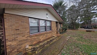 2206 Glen Iris Cir NW in Huntsville, AL - Building Photo - Building Photo