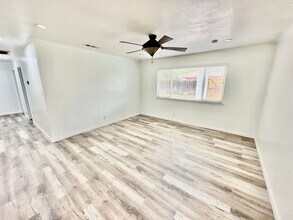 3058 W San Gabriel Ave in Fresno, CA - Foto de edificio - Building Photo