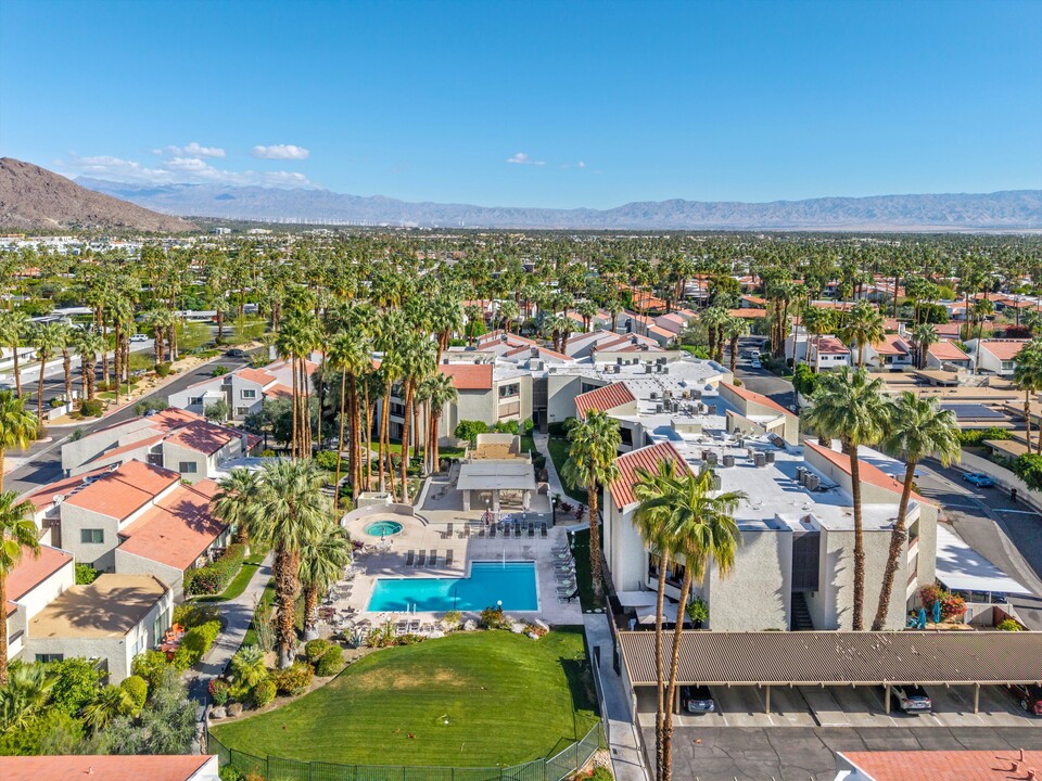 1490 S Camino Real, Unit 208 in Palm Springs, CA - Foto de edificio