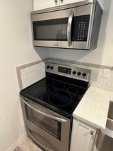 4004 Farm Hill Blvd in Redwood City, CA - Building Photo - Building Photo