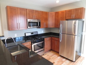 1967 W 58th St, Unit 3 in Cleveland, OH - Foto de edificio - Building Photo