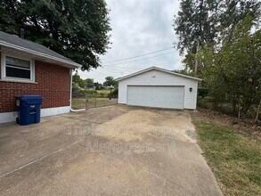 90 W St Anthony Ln in Florissant, MO - Building Photo - Building Photo