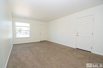 670 Starlite Dr in Fernley, NV - Building Photo - Building Photo