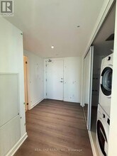 8 Wellesley St W in Toronto, ON - Building Photo - Building Photo