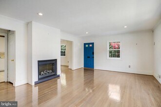 5370 Pooks Hill Rd in Bethesda, MD - Building Photo - Building Photo