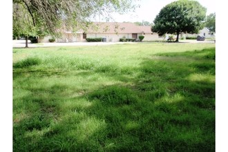 1016 Bois D'Arc in Lockhart, TX - Building Photo - Building Photo