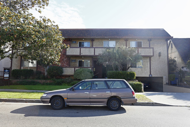 3676 Clarington Ave in Los Angeles, CA - Foto de edificio - Building Photo