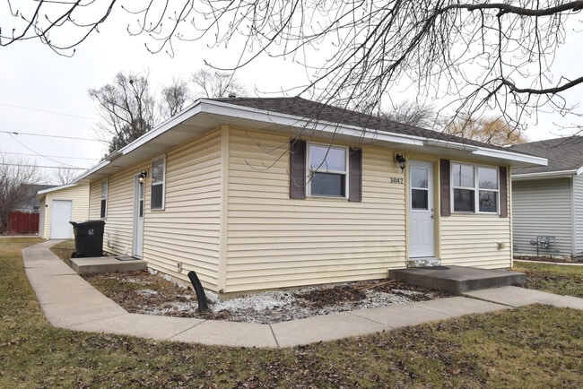 3042 Hamlin Ave in Mount Pleasant, WI - Building Photo - Building Photo