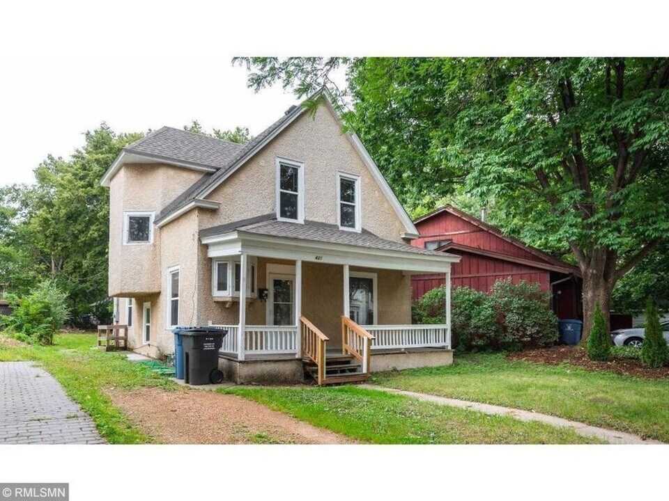 421 7th St SE in Minneapolis, MN - Building Photo