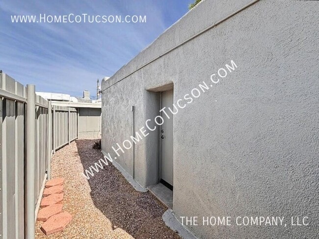 713 N Erin Ave in Tucson, AZ - Foto de edificio - Building Photo