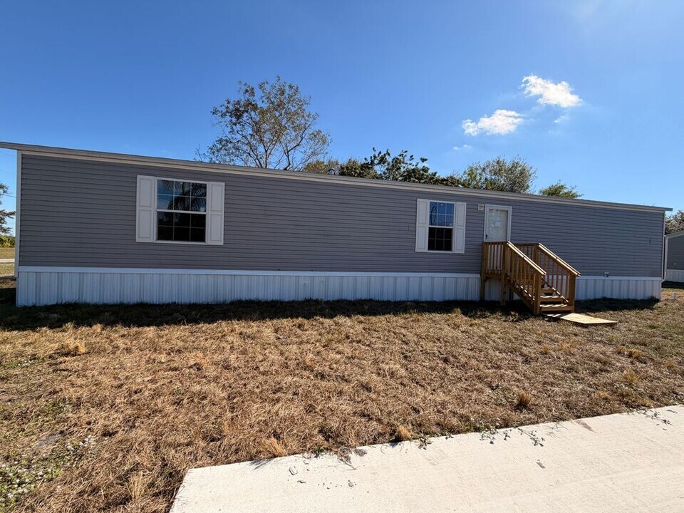 5928 SE 95th Trail in Okeechobee, FL - Building Photo