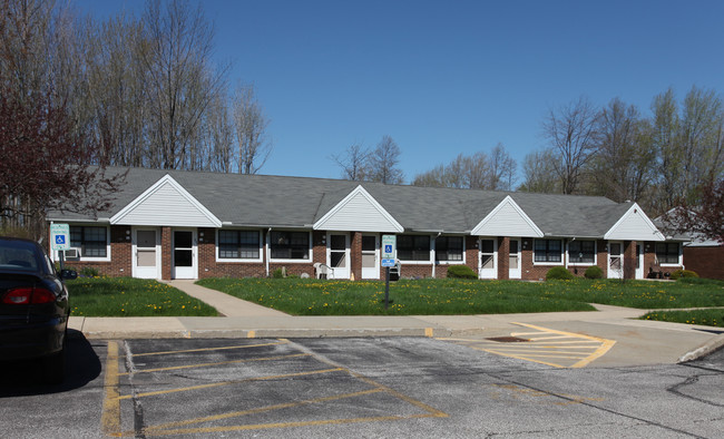 Madison Woods Apartments in Madison, OH - Building Photo - Building Photo