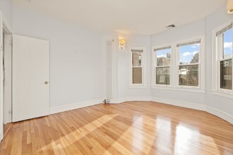 37 Revere St, Unit 8 in Boston, MA - Building Photo - Building Photo