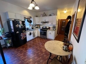 154 Cherry St, Unit 2 in Cambridge, MA - Foto de edificio - Building Photo