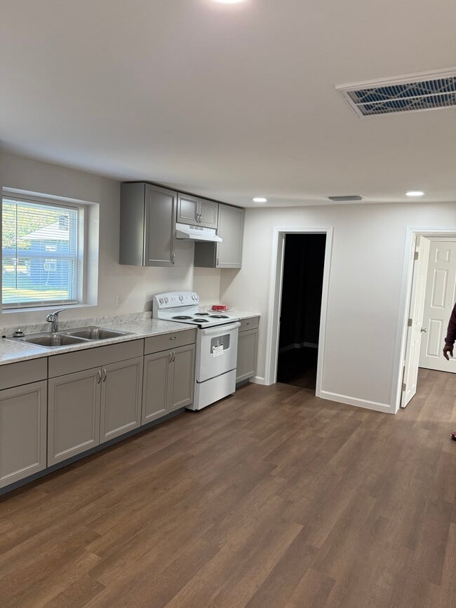 214 N Poplar St in Adel, GA - Building Photo - Building Photo