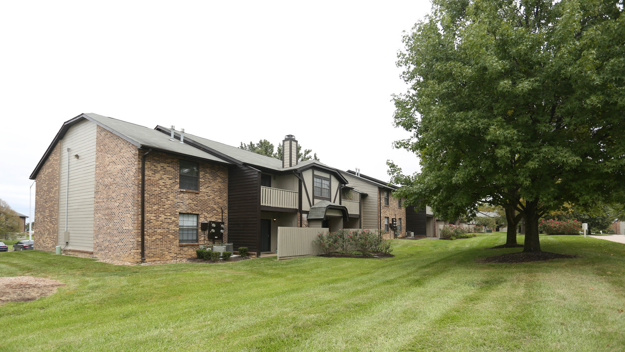 Cedar Lakes Apartments in Lake St. Louis, MO - Building Photo