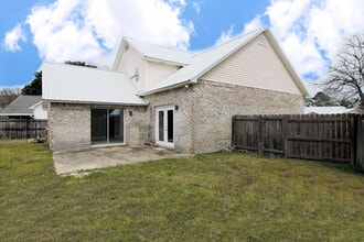 23 Ruby Cir in Mary Esther, FL - Building Photo - Building Photo
