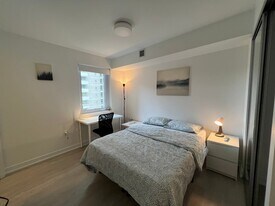 33 Dunfield Ave in Toronto, ON - Building Photo