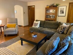 2009 Elmwood Ave, Unit unit A in Columbus, OH - Building Photo - Building Photo