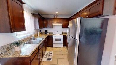 1859 W Slauson Ave, Unit 2 in Los Angeles, CA - Building Photo - Building Photo