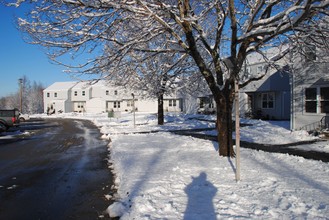 46 Hale St in Lincoln, ME - Foto de edificio - Building Photo