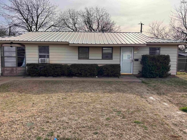 property at 1407 Harris Ln