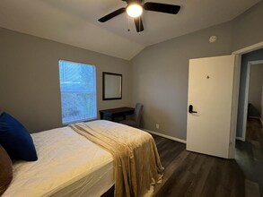 4718 Dorchester Heights Ln in Austin, TX - Foto de edificio - Building Photo