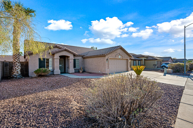 13253 W Paradise Ln in Surprise, AZ - Building Photo - Building Photo