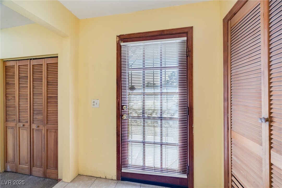 203 Cimarron Ct in Henderson, NV - Building Photo