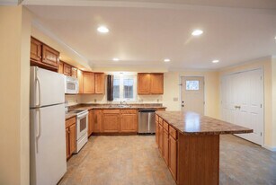 273 S Main St, Unit 2 in Barre, VT - Building Photo