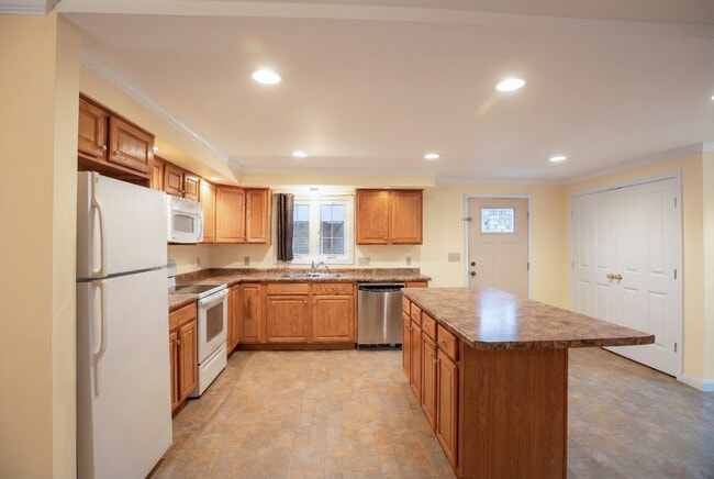 273 S Main St, Unit 2