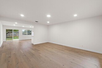 902 Warrington Dr in Austin, TX - Foto de edificio - Building Photo