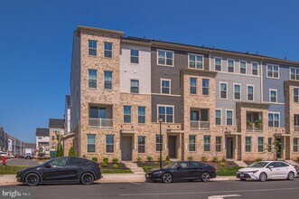 24191 Pissarro Dr in Sterling, VA - Building Photo - Building Photo