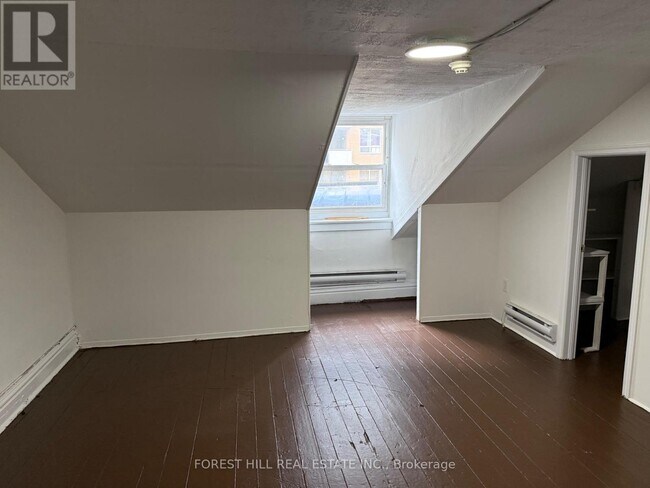132 Dundas St E in Toronto, ON - Building Photo - Building Photo