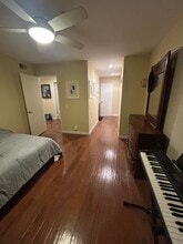 5649 Lake Park Way, Unit 209 in La Mesa, CA - Foto de edificio - Building Photo