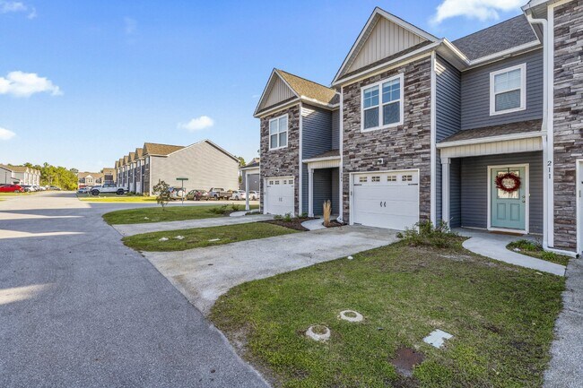 209 N Stingray Ln in Sneads Ferry, NC - Building Photo - Building Photo