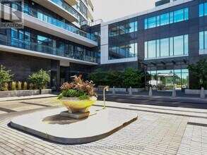 35 Watergarden Dr in Mississauga, ON - Building Photo - Building Photo