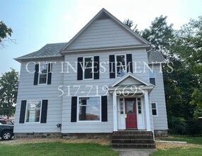 121 W Seminary St, Unit 121 Upper in Charlotte, MI - Building Photo - Building Photo