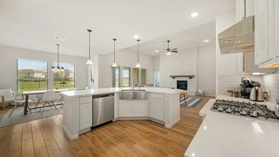 15015 Lake Shore Ave in Mont Belvieu, TX - Building Photo - Building Photo