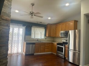 563 Summit Hills Dr in Fenton, MO - Foto de edificio - Building Photo