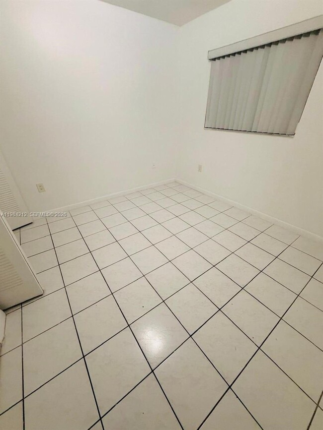 6395 W 22nd Ct in Hialeah, FL - Building Photo - Building Photo