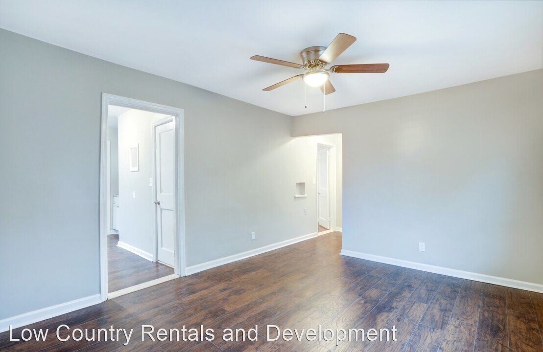 1121 E Park Ave in Savannah, GA - Building Photo