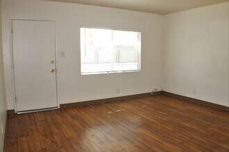 615 Olive St, Unit 615 in Bakersfield, CA - Foto de edificio - Building Photo