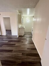 6645 Etiwanda Ave in Los Angeles, CA - Building Photo - Building Photo