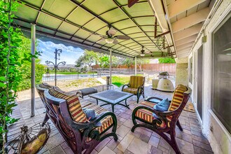5852 McDonie Ave in Los Angeles, CA - Building Photo - Building Photo