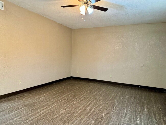 226 Cherry St in Levelland, TX - Foto de edificio - Building Photo