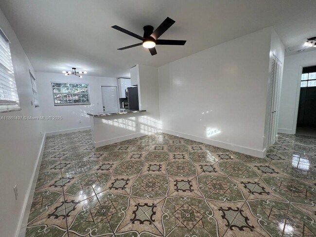 3081 NW 94th St in Miami, FL - Building Photo - Building Photo