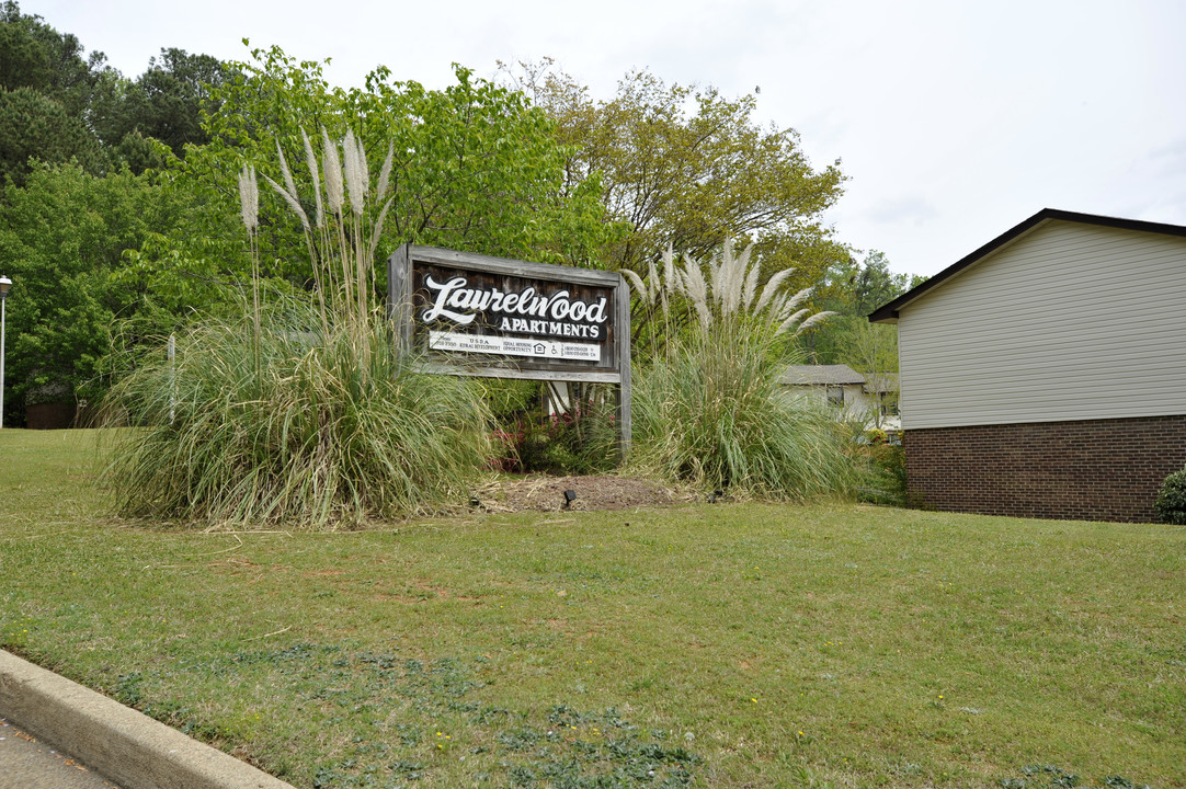 Laurelwood Apartments in Woodstock, GA - Foto de edificio