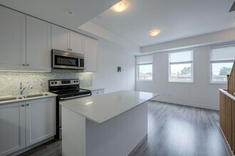 60-TH60 Winston Park Blvd in Toronto, ON - Building Photo - Building Photo